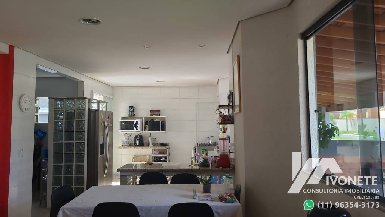 LINDA CASA TÉRREA 3 DORM. COM EDÍCULA EM CONDOMÍNIO FECHADO, PORTARIA 24HS