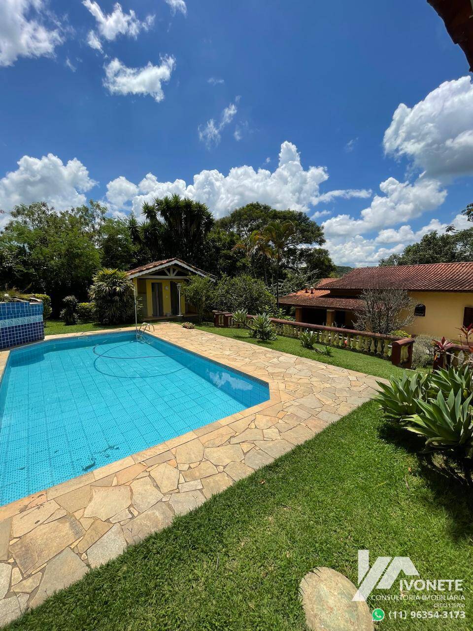 LINDA CHÁCARA 2200m2, PISCINA, CAMPO FUTEBOL, CHURRAQUEIRA, EM PIRACAIA